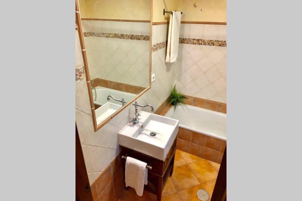 Gatu Premium Villa Lurberri Piscina Privada, 4 Dormitorios, 2 Banos, Parking , Jardines, " Preferente Mayores De 25 Anos Y Familias " In Y Barbacoa شيكلانا دي لا فرونتيرا المظهر الخارجي الصورة